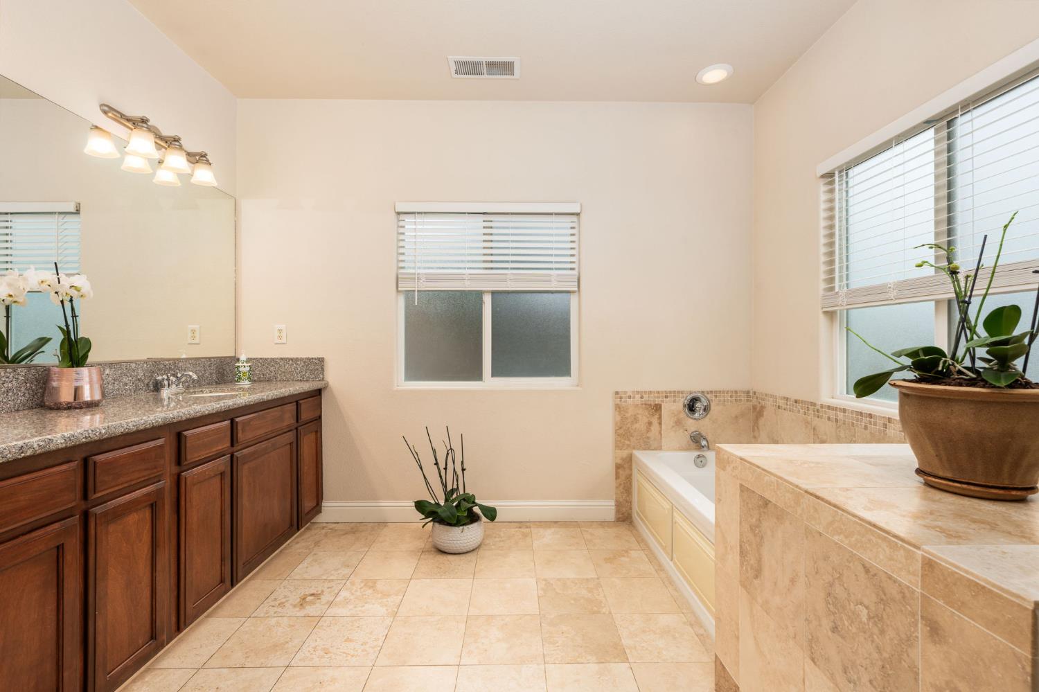 2868 Casty Ct., Sanger, CA 93657