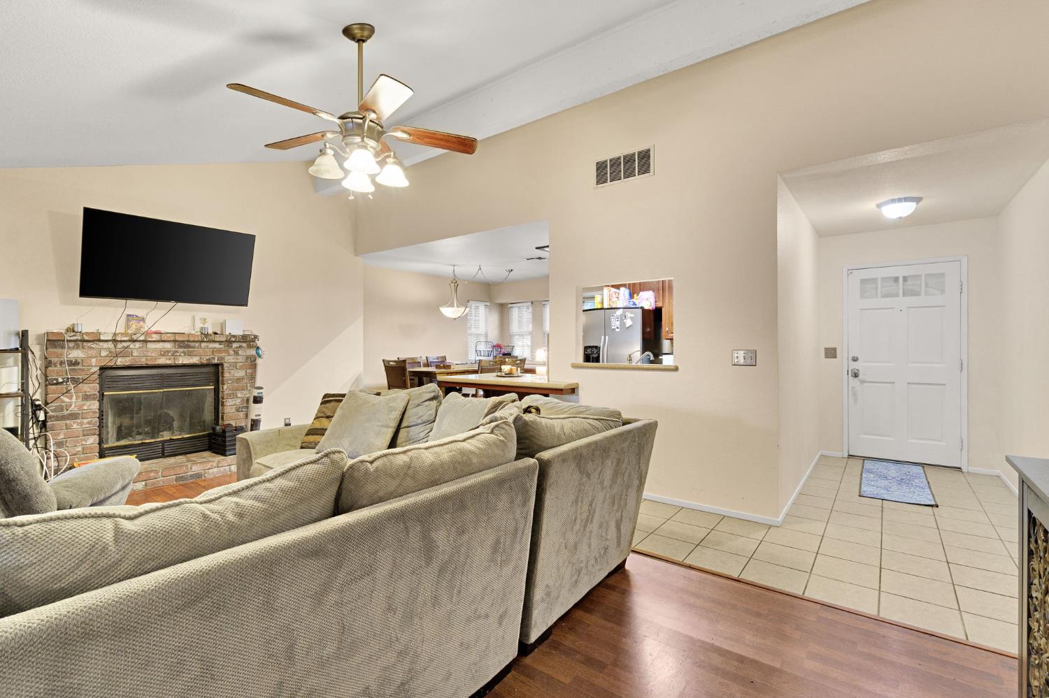 5093 W Los Altos, Fresno, CA 93702