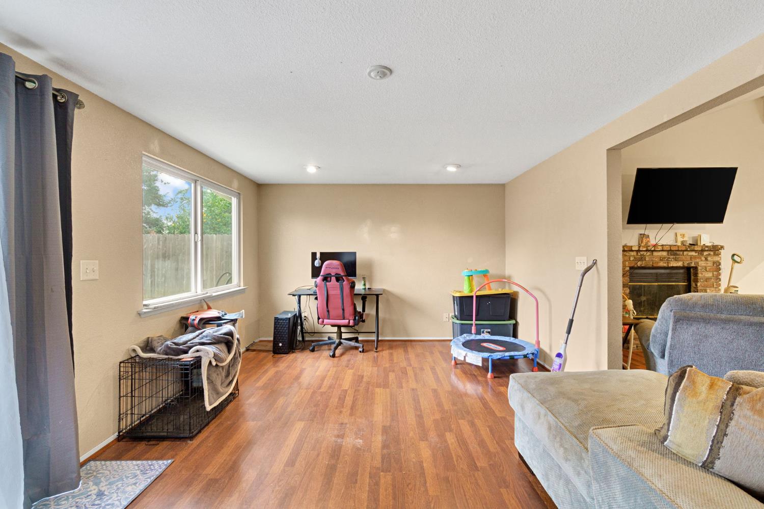 5093 W Los Altos, Fresno, CA 93702