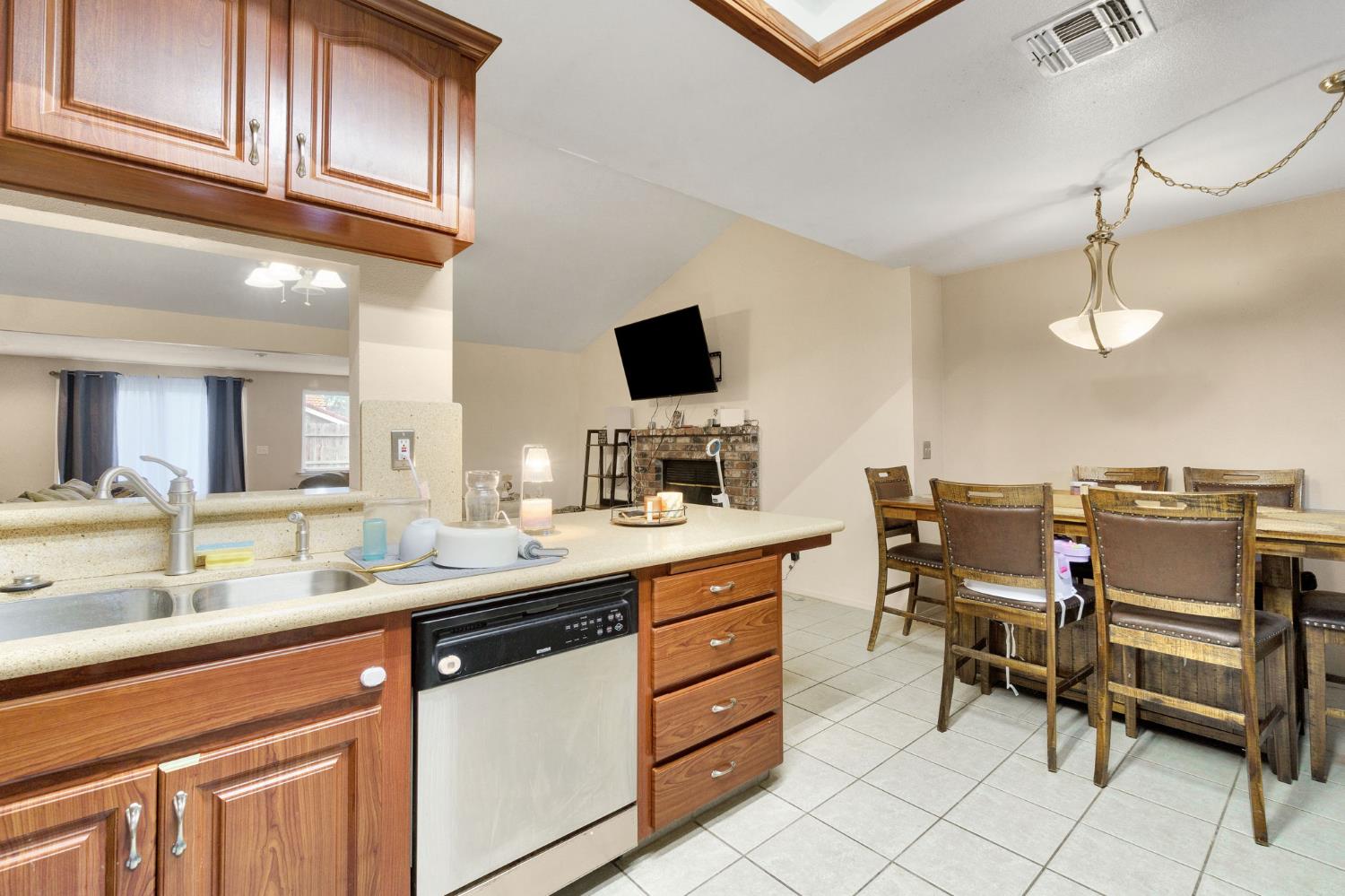 5093 W Los Altos, Fresno, CA 93702