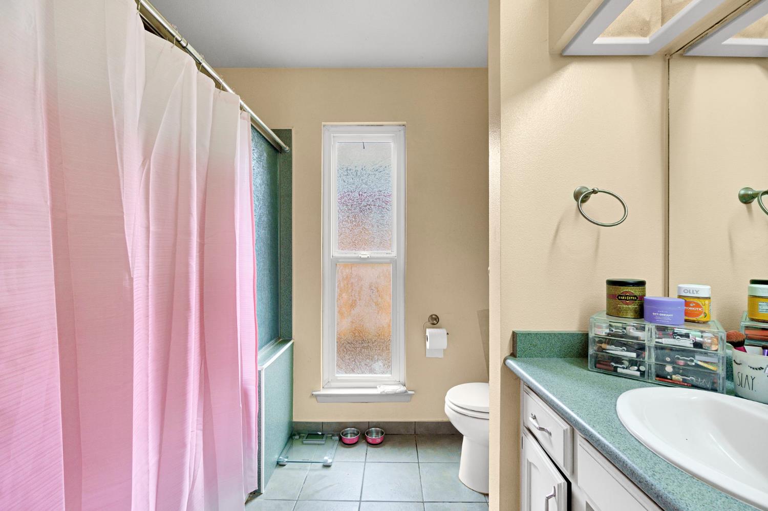 5093 W Los Altos, Fresno, CA 93702