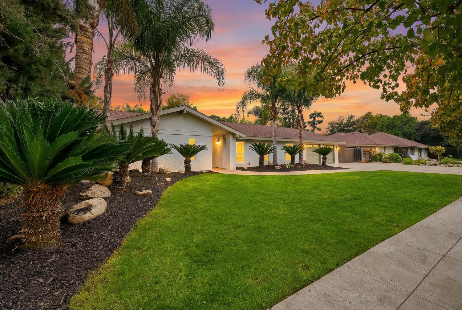 2589 W Barstow Ave, Fresno, CA 93711