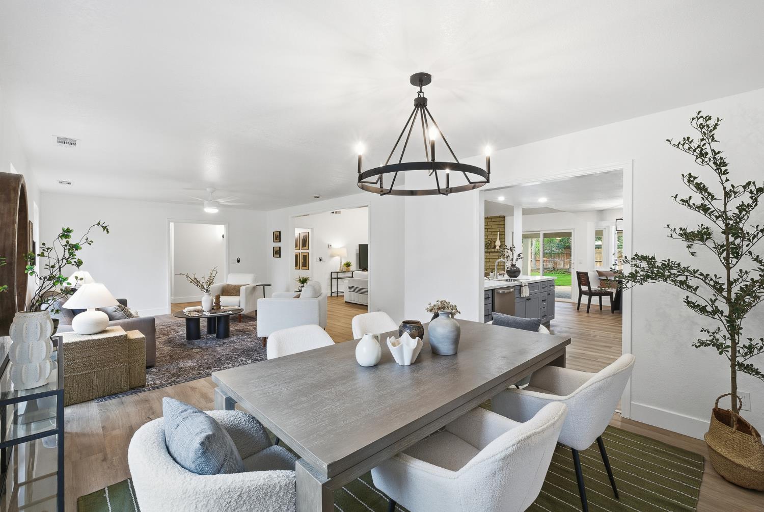 2589 W Barstow Ave, Fresno, CA 93711