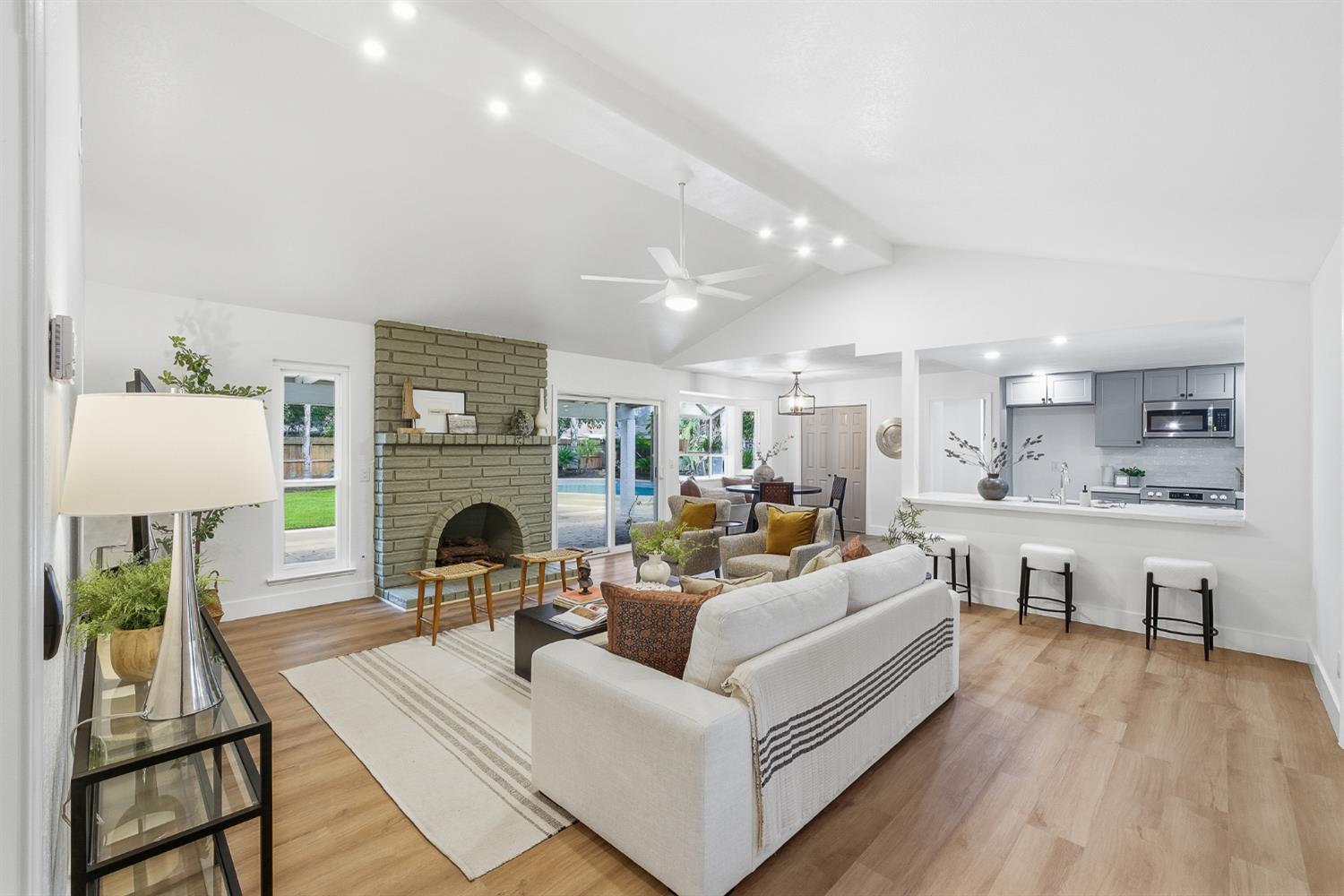 2589 W Barstow Ave, Fresno, CA 93711