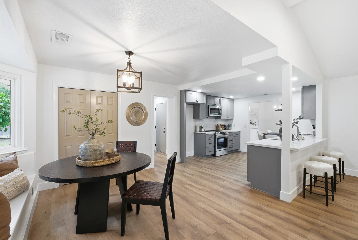 2589 W Barstow Ave, Fresno, CA 93711