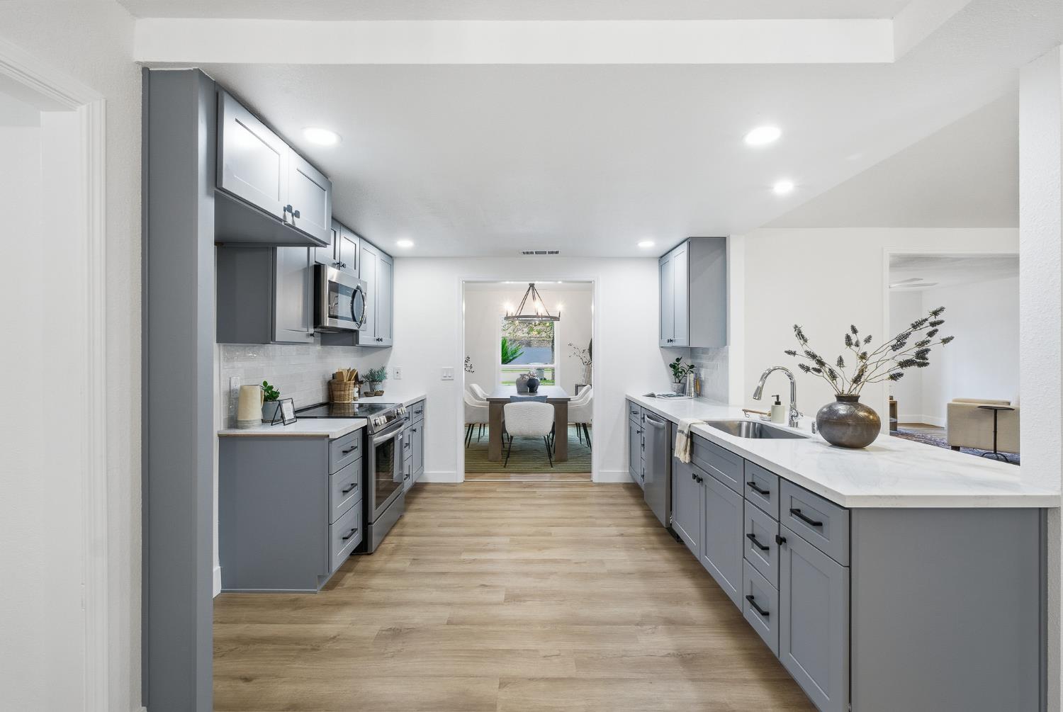 2589 W Barstow Ave, Fresno, CA 93711