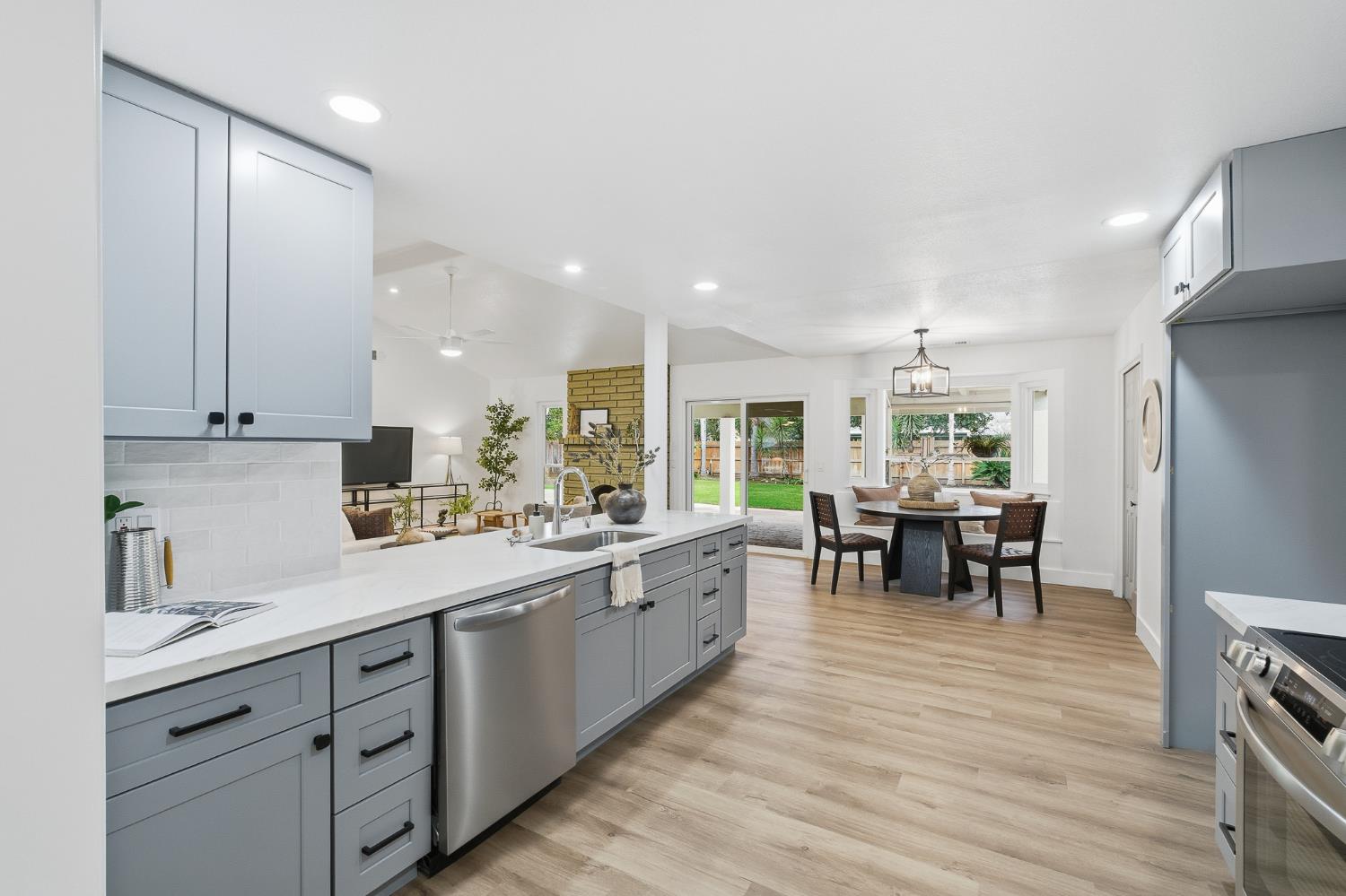 2589 W Barstow Ave, Fresno, CA 93711