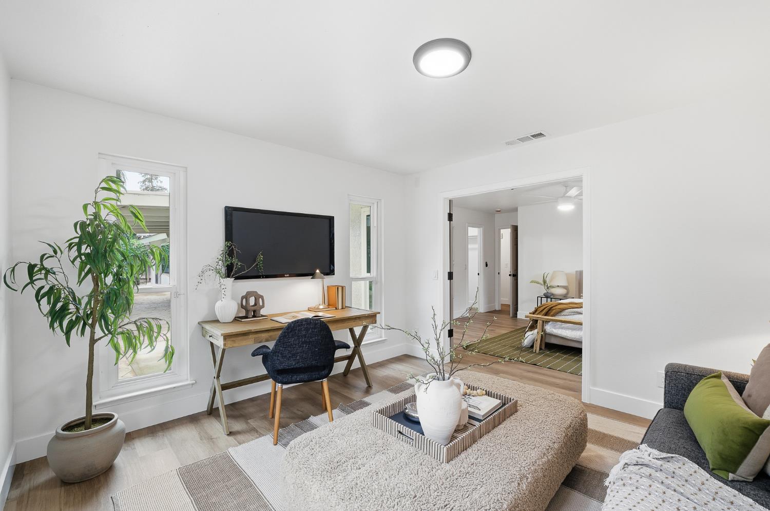 2589 W Barstow Ave, Fresno, CA 93711