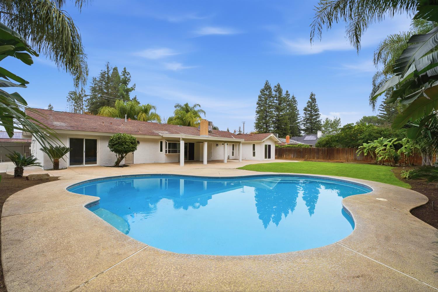 2589 W Barstow Ave, Fresno, CA 93711