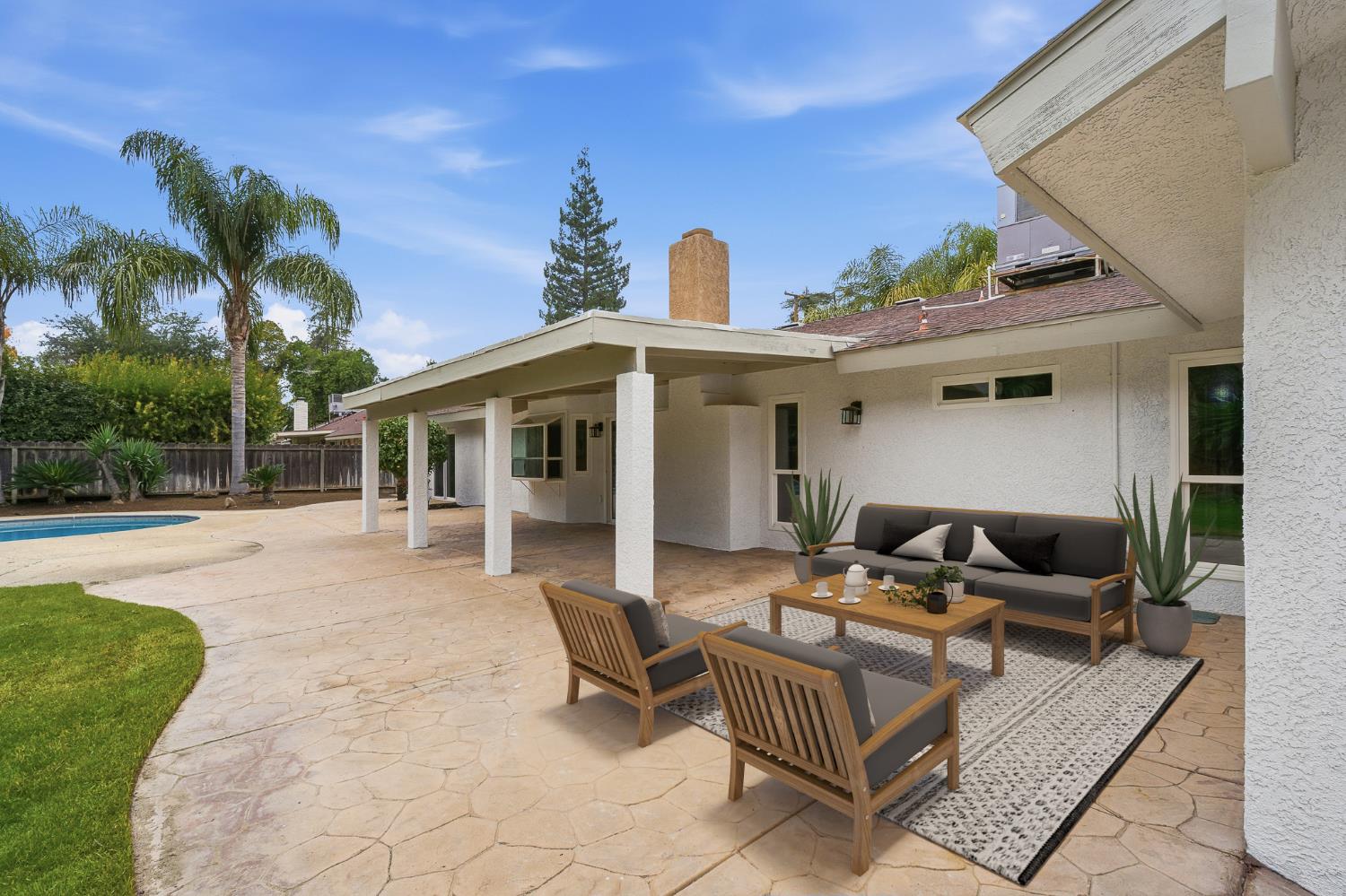 2589 W Barstow Ave, Fresno, CA 93711