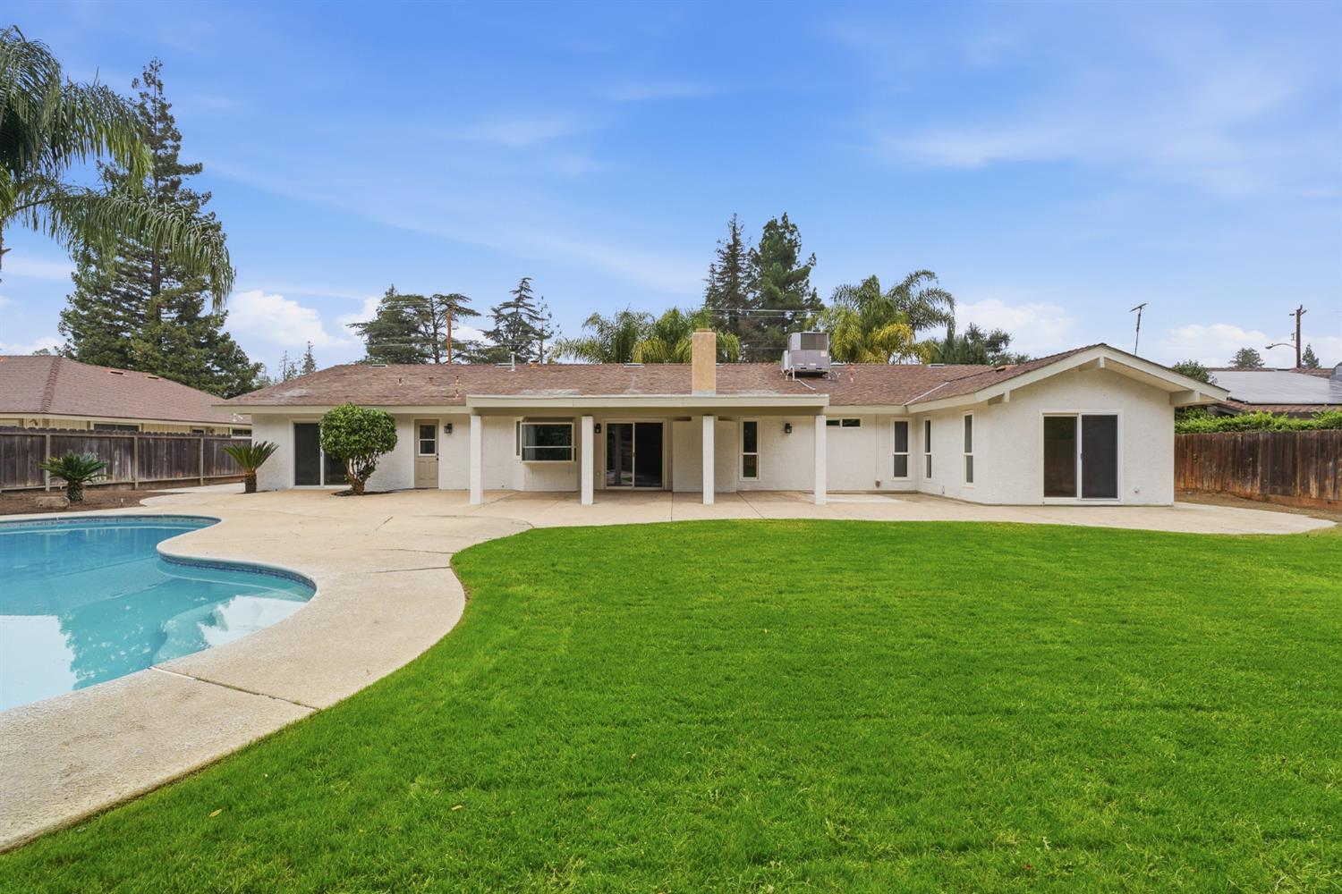 2589 W Barstow Ave, Fresno, CA 93711