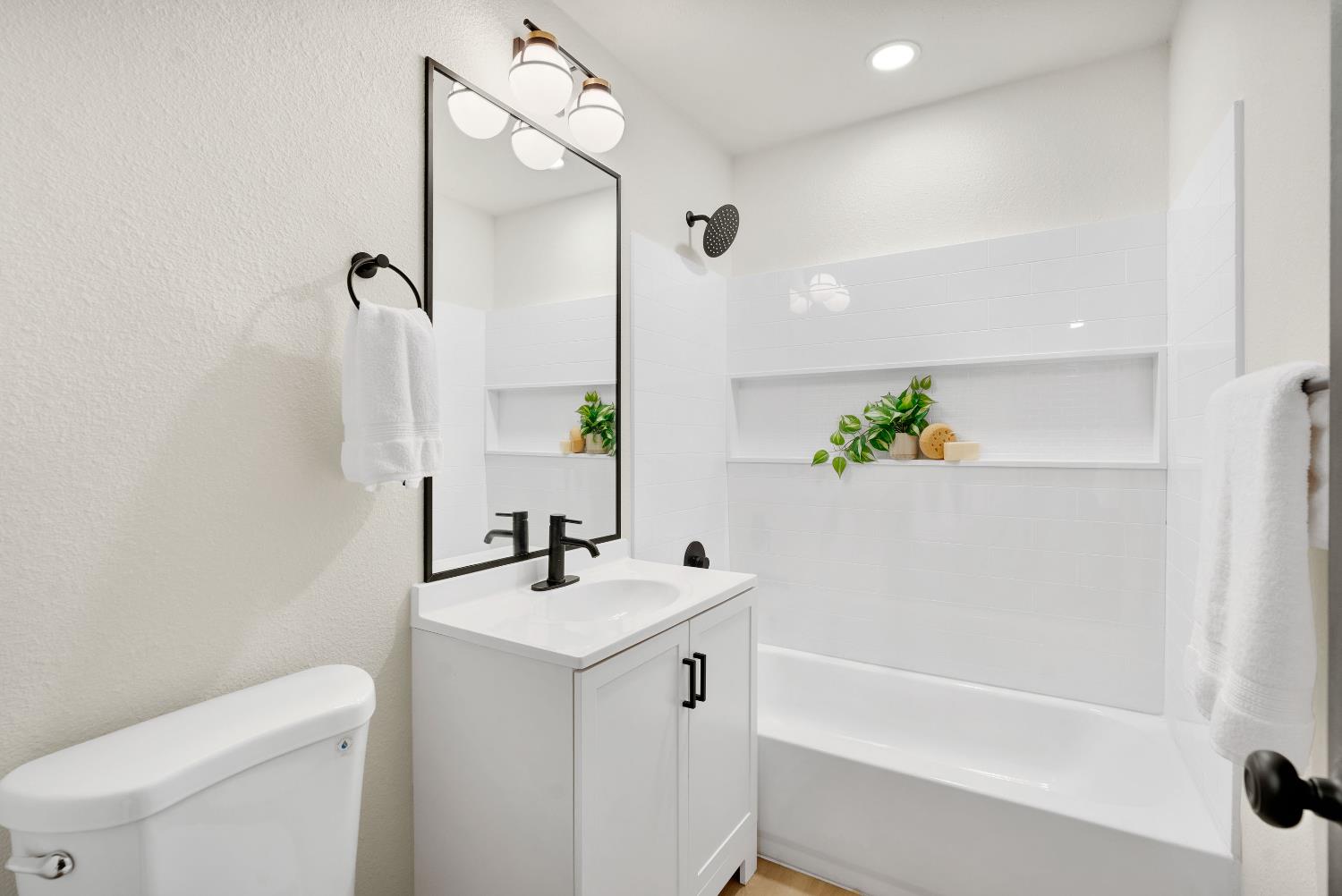 4676 E Orleans Ave, Fresno, CA 93702