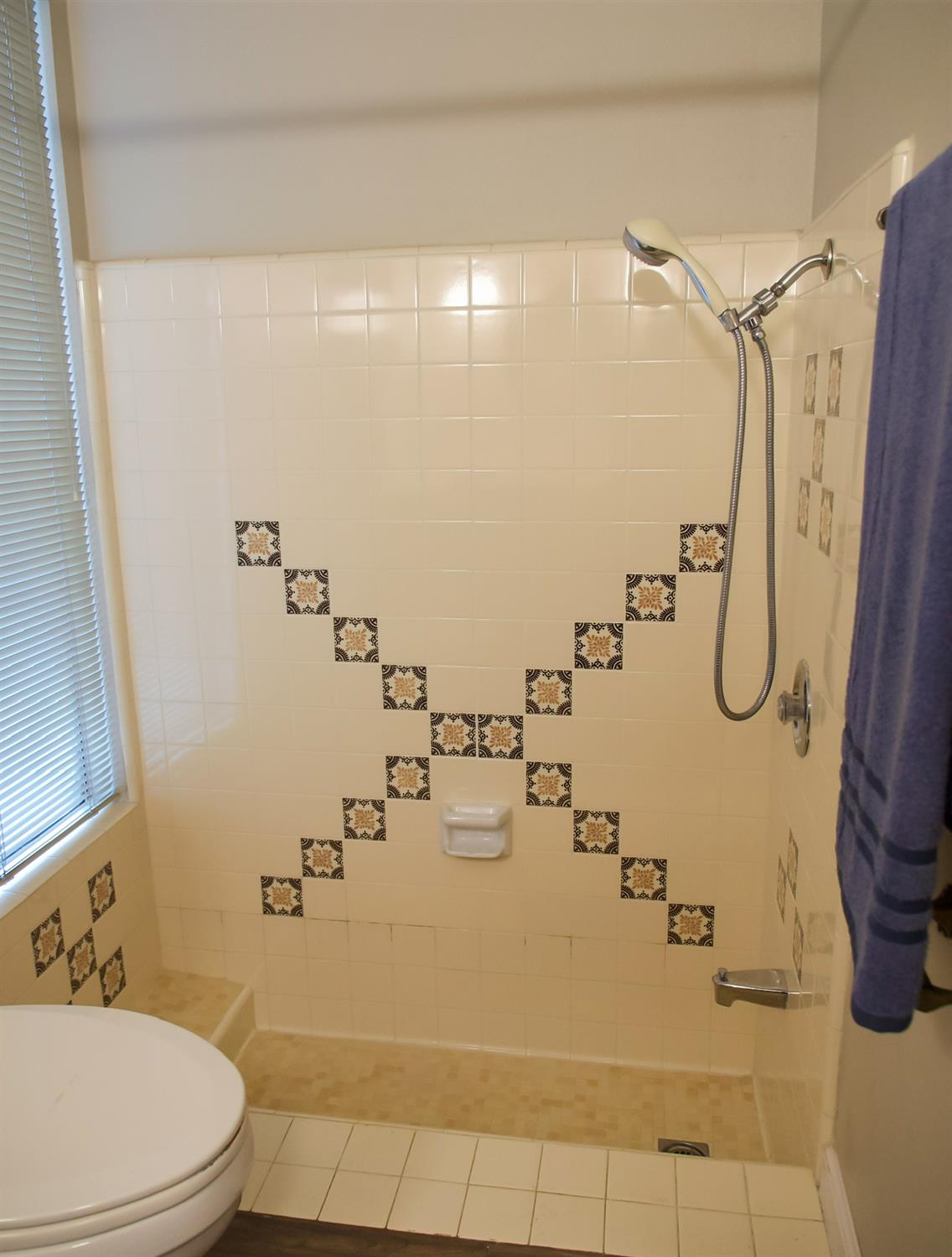 3027 W San Madele Ave, Fresno, CA 93711