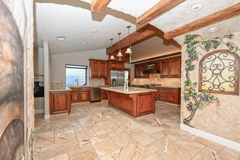 6189 N West, Fresno, CA 93711