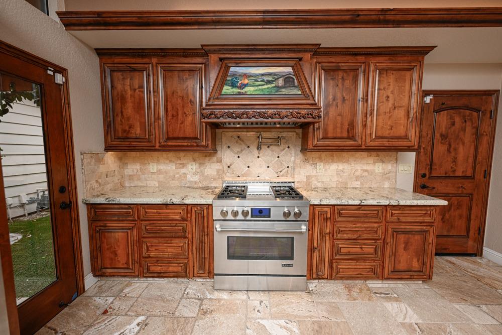 6189 N West, Fresno, CA 93711