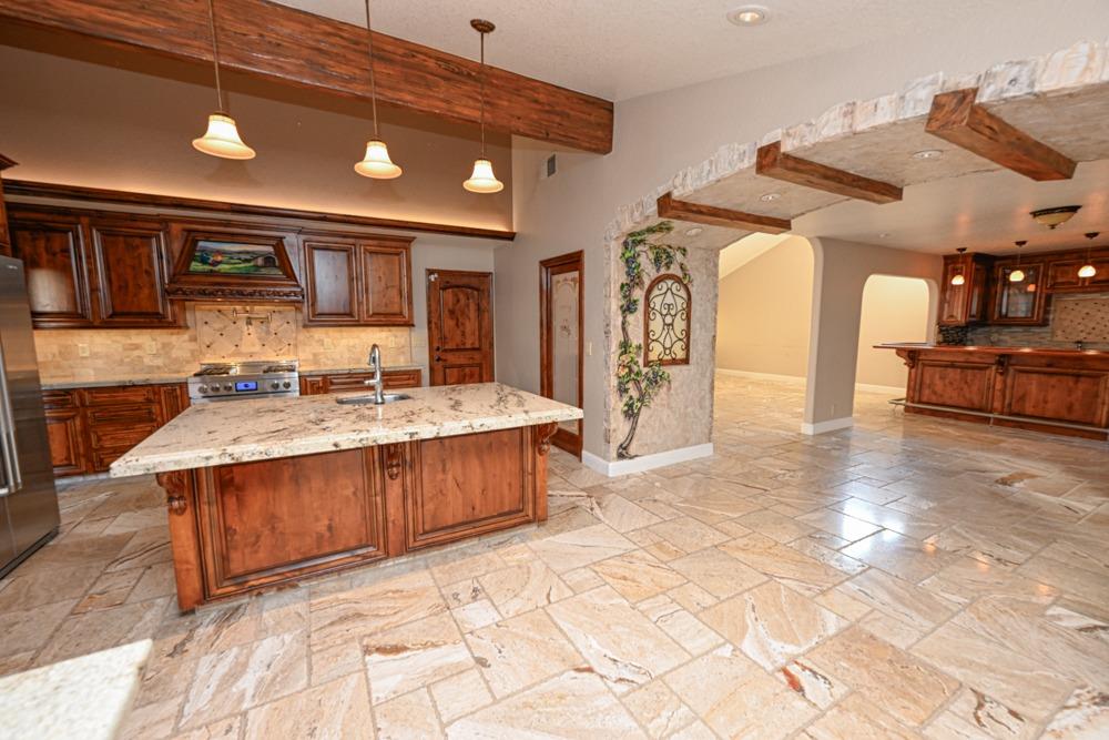 6189 N West, Fresno, CA 93711