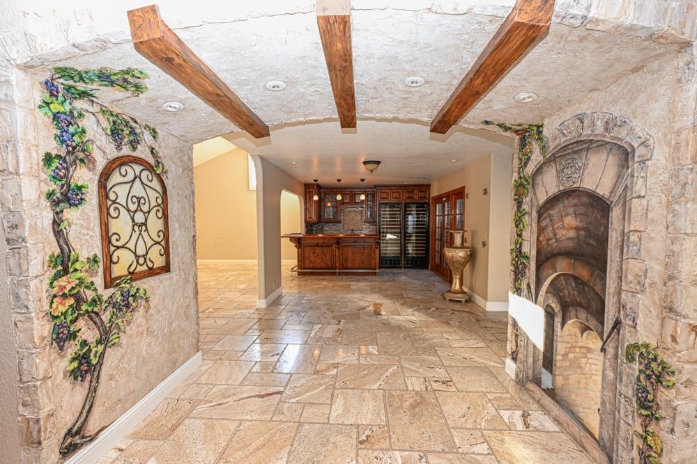 6189 N West, Fresno, CA 93711