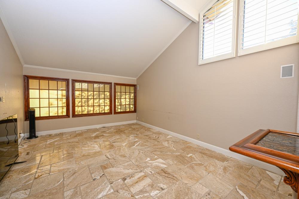 6189 N West, Fresno, CA 93711