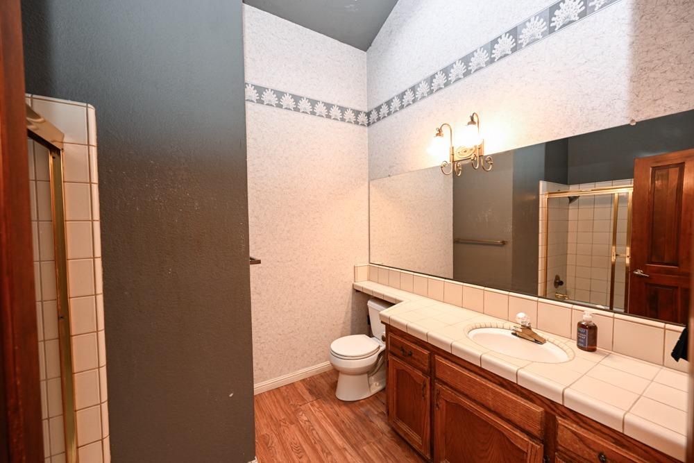 6189 N West, Fresno, CA 93711