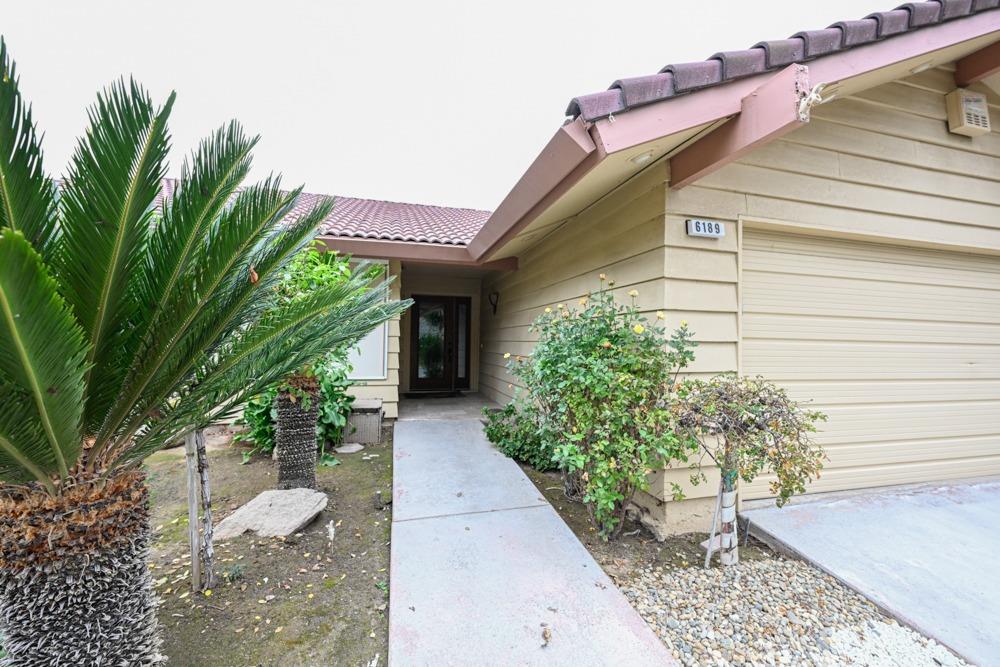 6189 N West, Fresno, CA 93711
