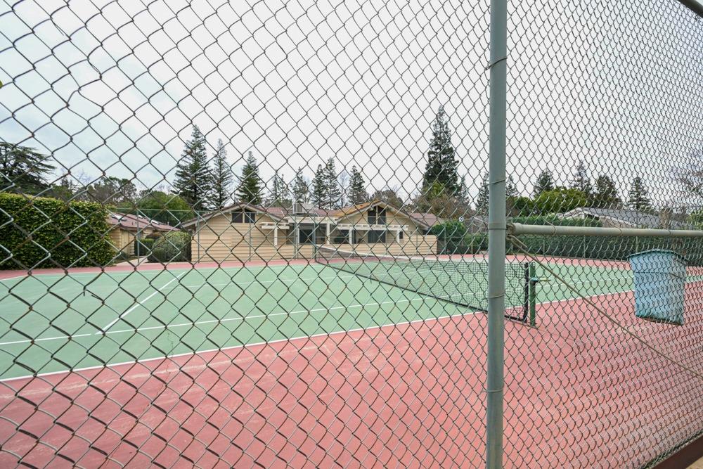 6189 N West, Fresno, CA 93711