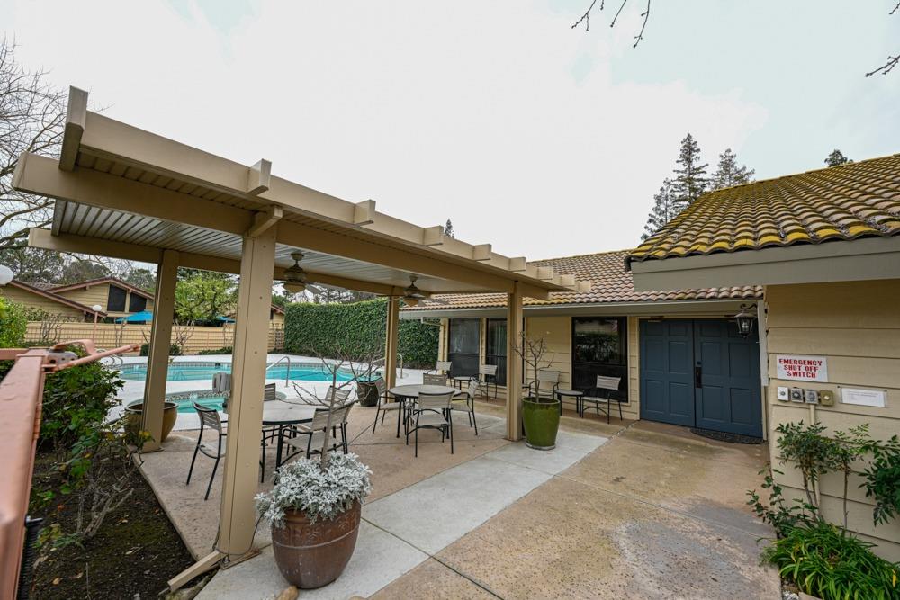 6189 N West, Fresno, CA 93711