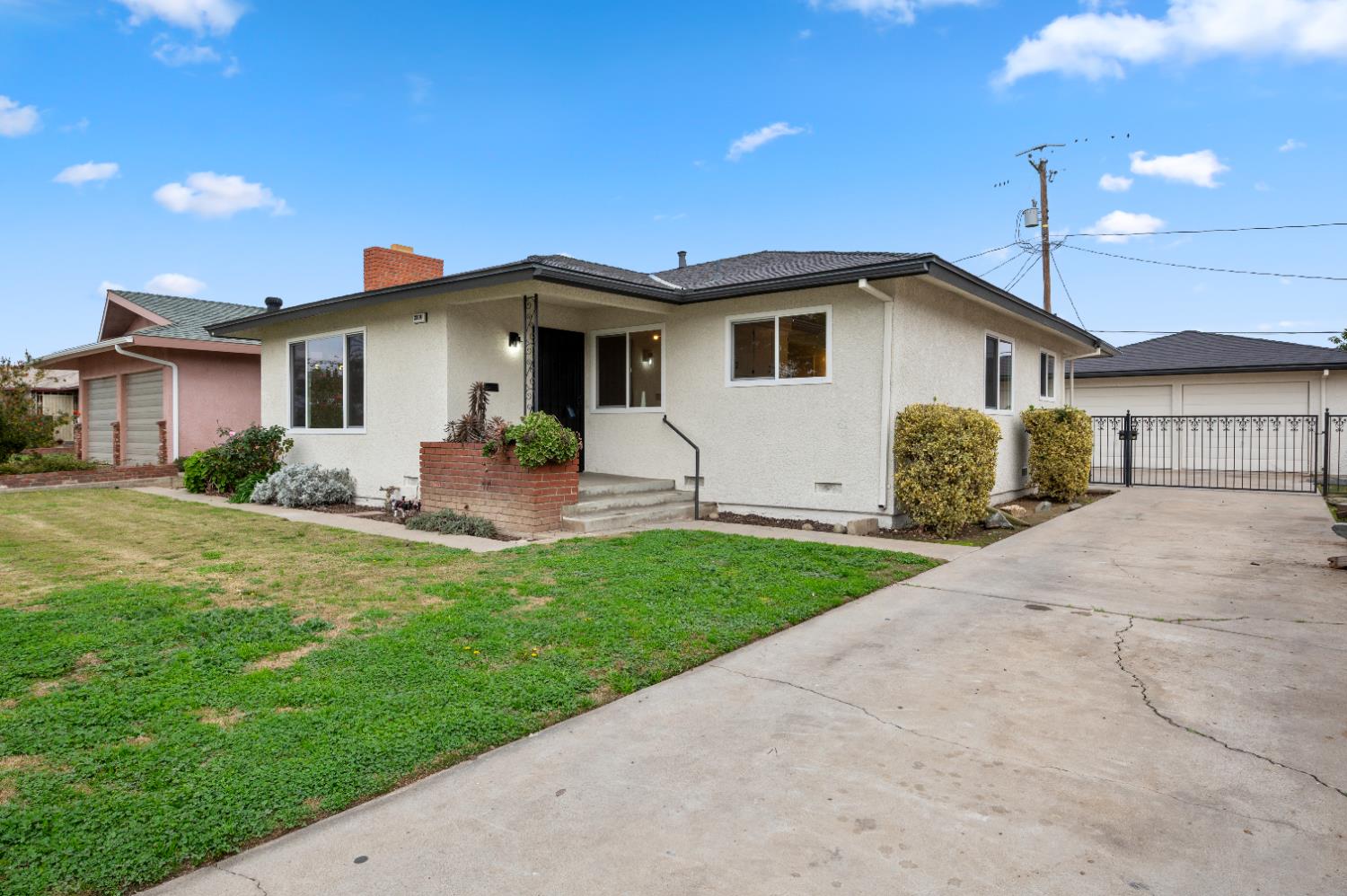2834 N Hughes Ave, Fresno, CA 93705