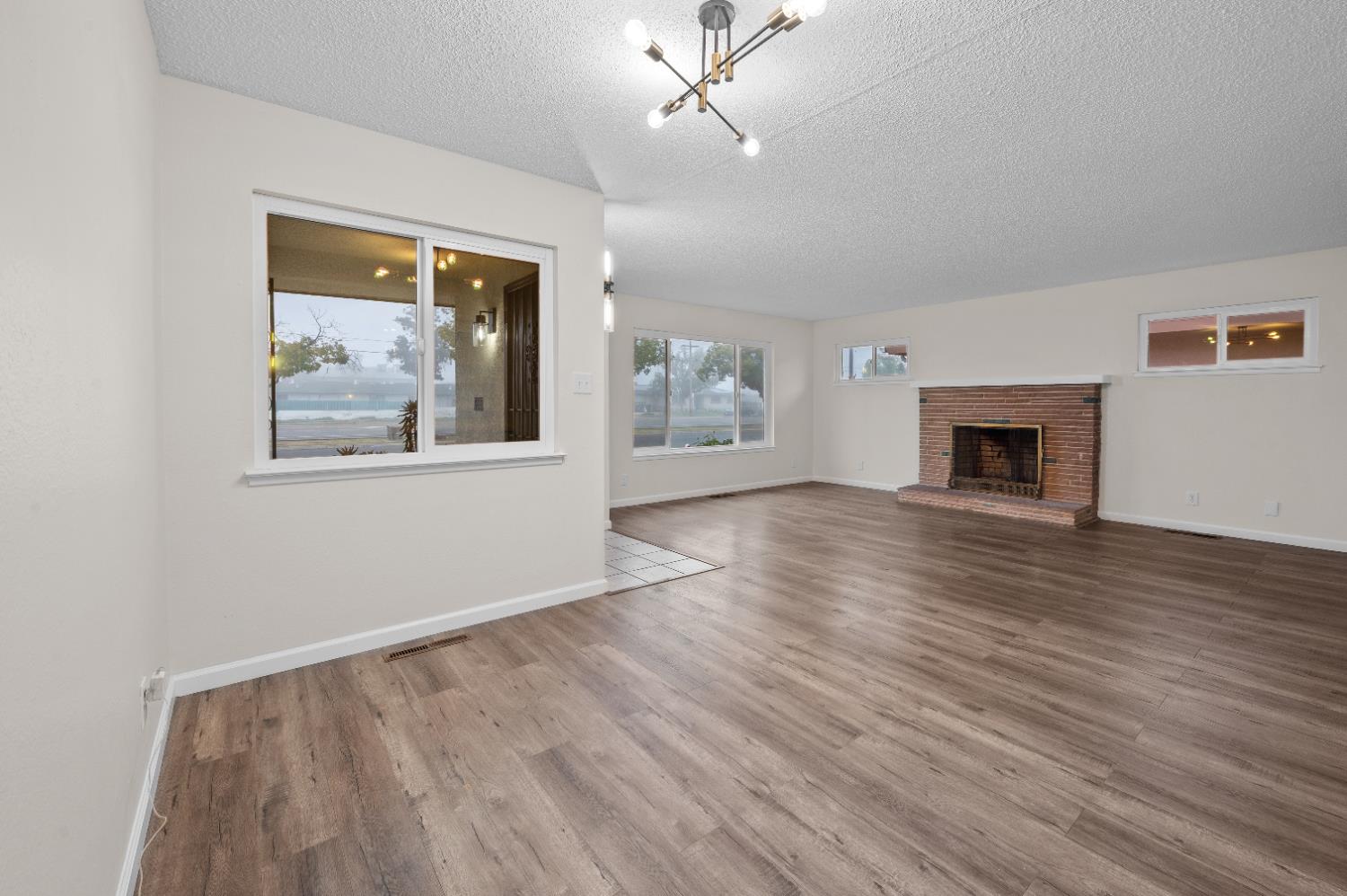 2834 N Hughes Ave, Fresno, CA 93705