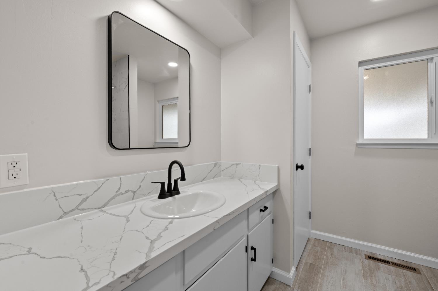 2834 N Hughes Ave, Fresno, CA 93705