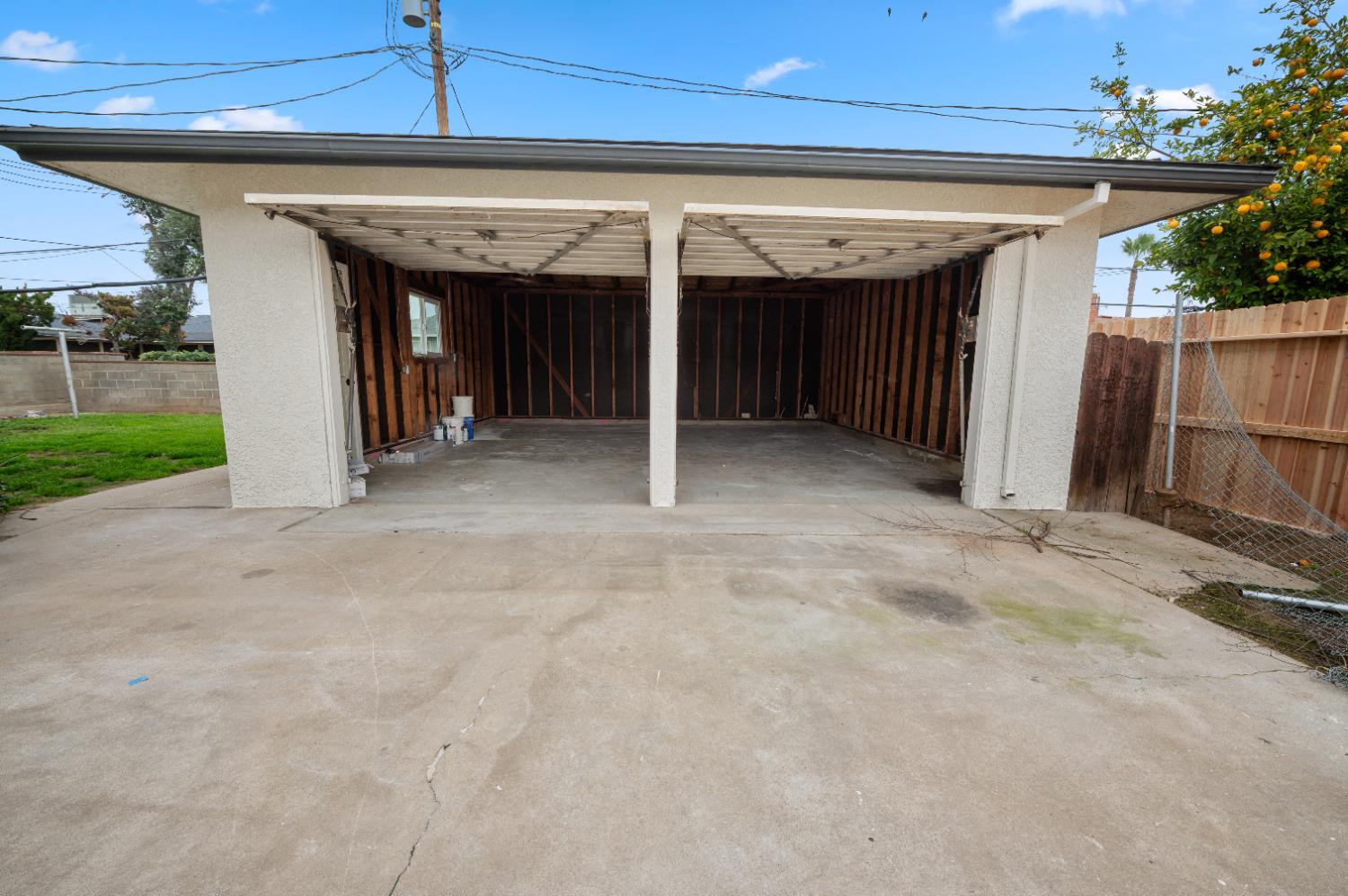 2834 N Hughes Ave, Fresno, CA 93705