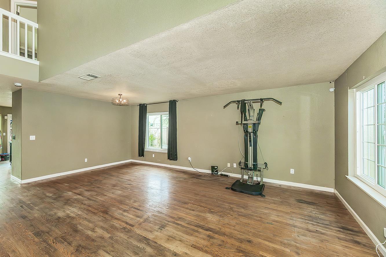 671 Cambria Ln, Lemoore, CA 93245