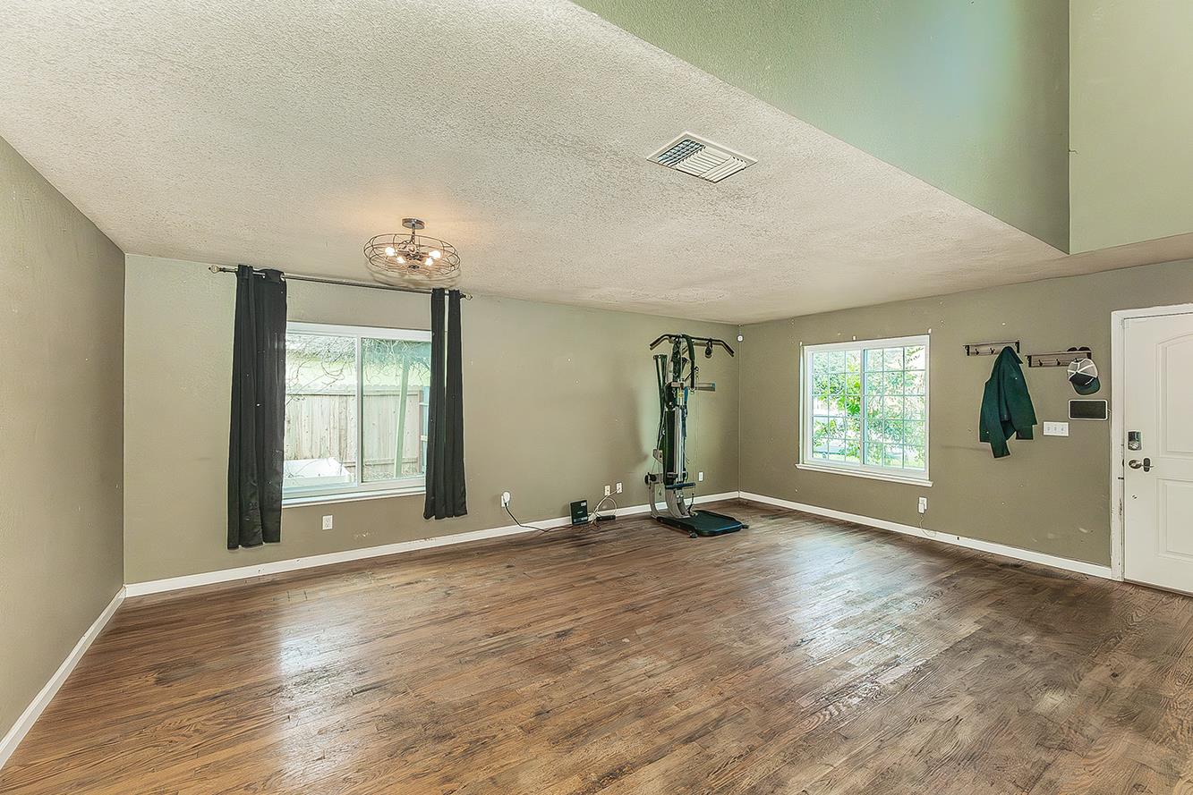 671 Cambria Ln, Lemoore, CA 93245