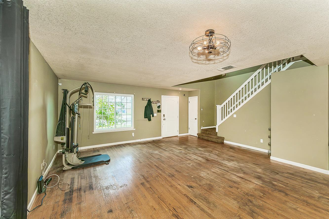 671 Cambria Ln, Lemoore, CA 93245