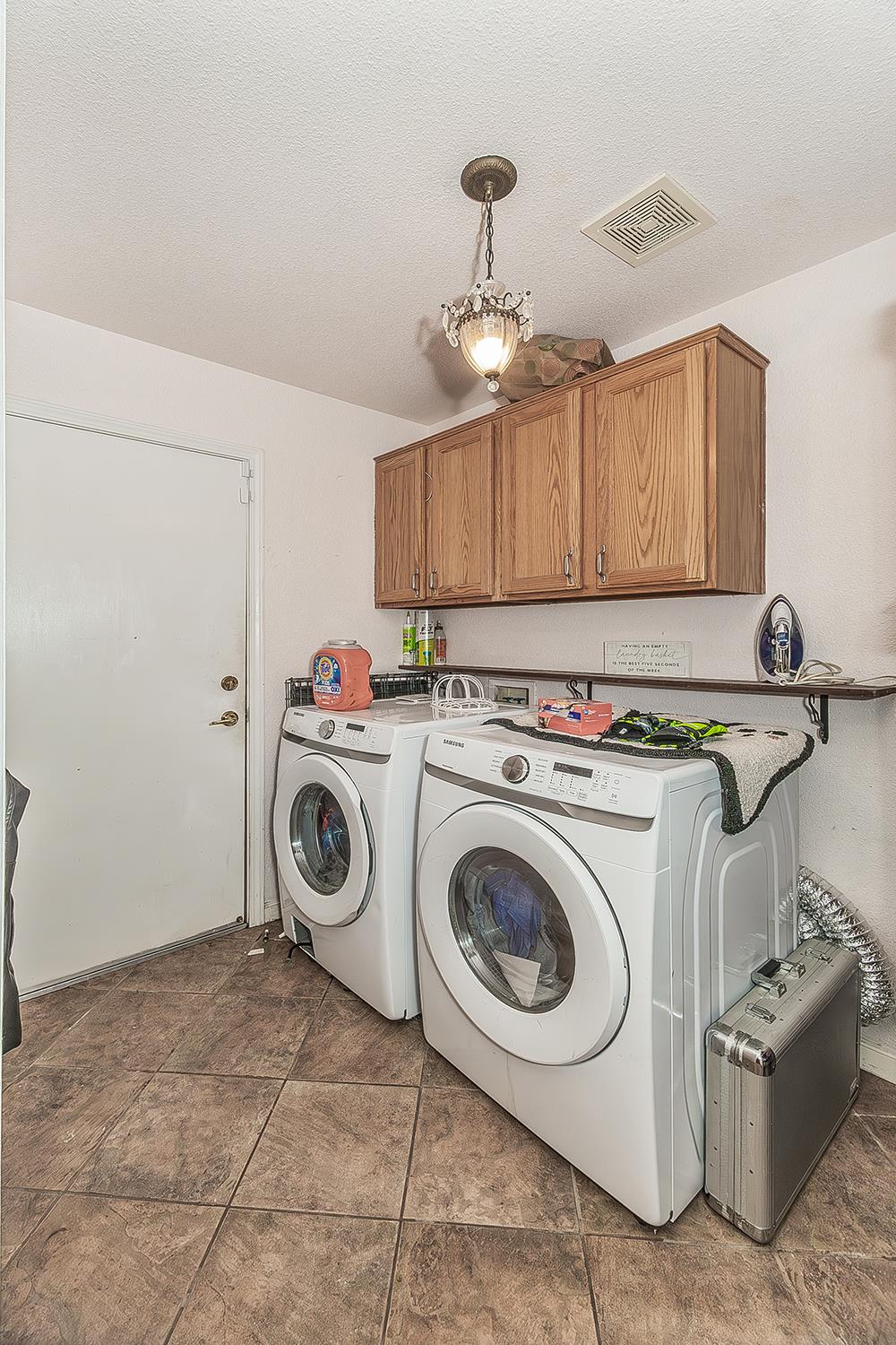 671 Cambria Ln, Lemoore, CA 93245