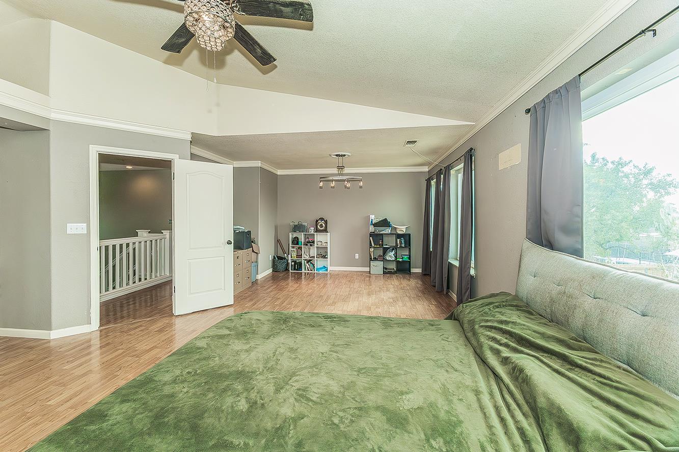 671 Cambria Ln, Lemoore, CA 93245