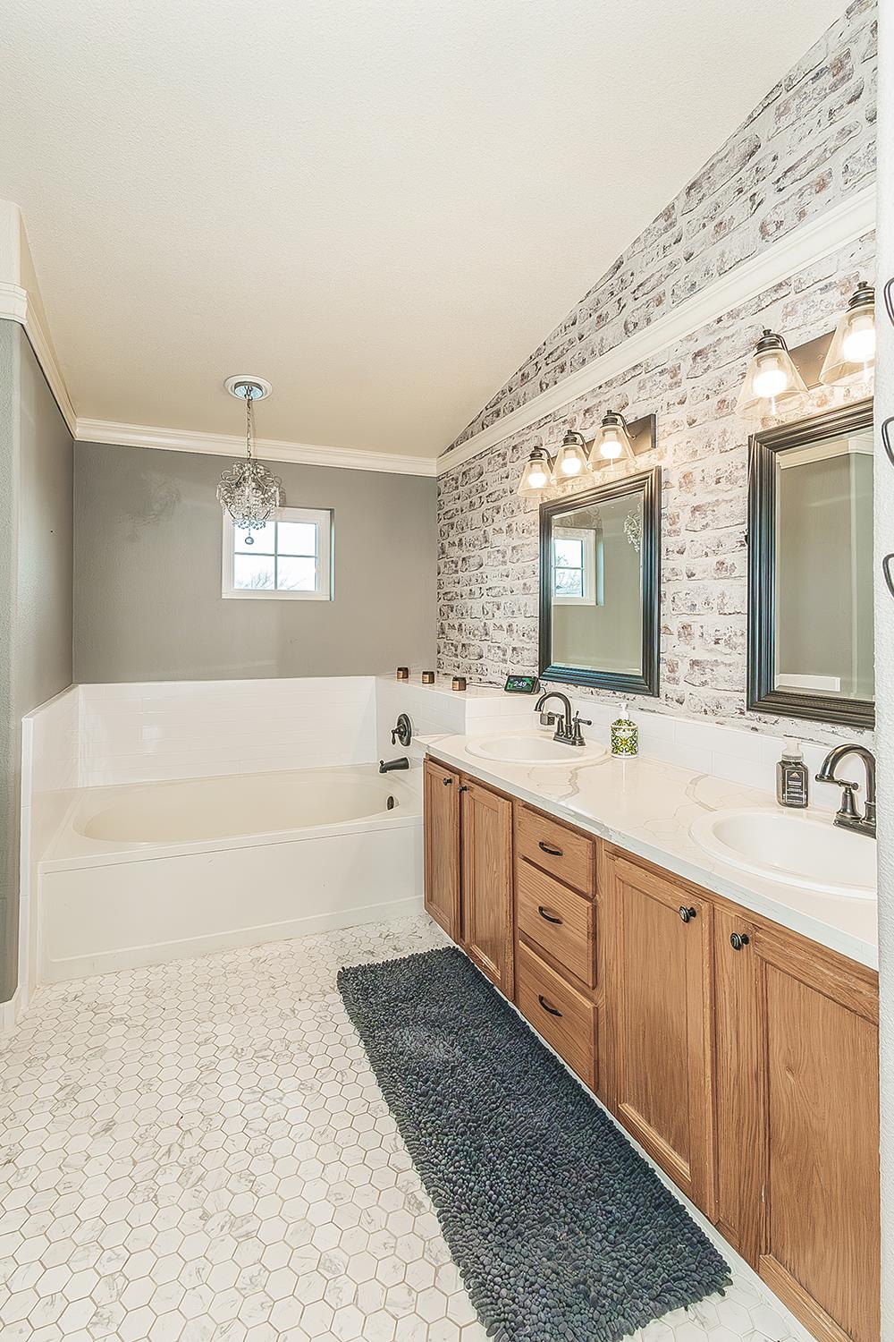 671 Cambria Ln, Lemoore, CA 93245