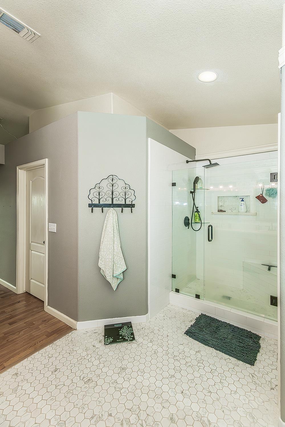 671 Cambria Ln, Lemoore, CA 93245