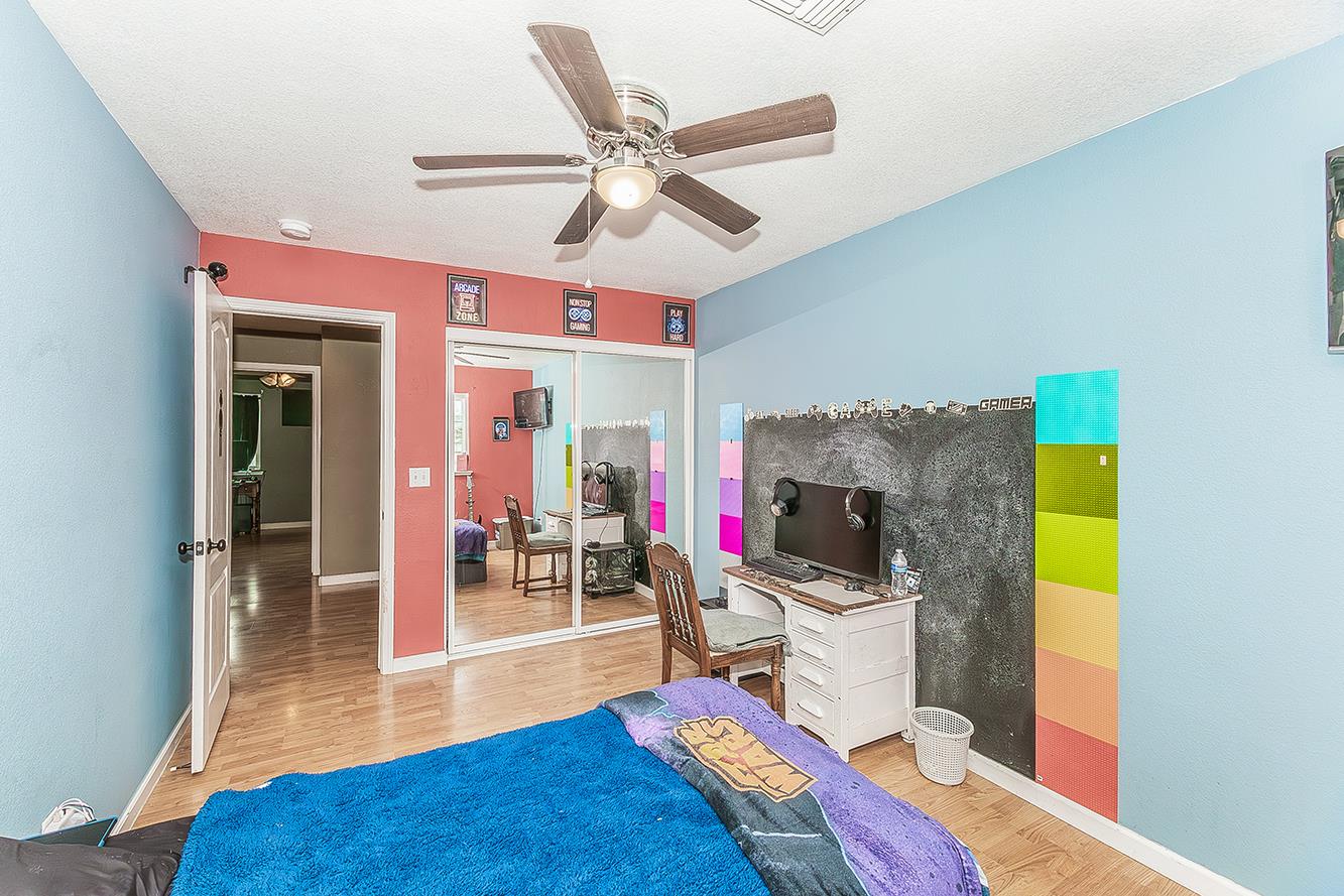 671 Cambria Ln, Lemoore, CA 93245