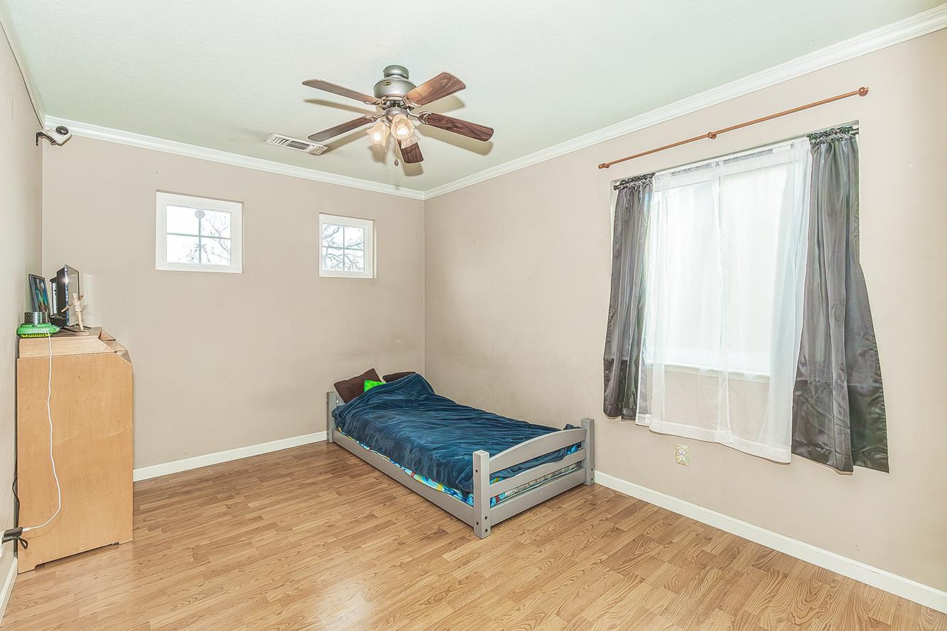 671 Cambria Ln, Lemoore, CA 93245