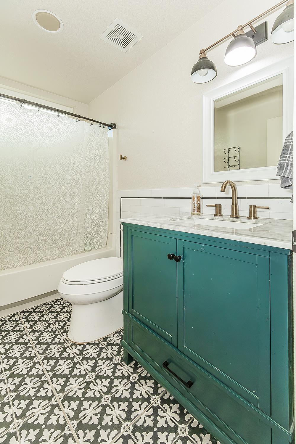 671 Cambria Ln, Lemoore, CA 93245