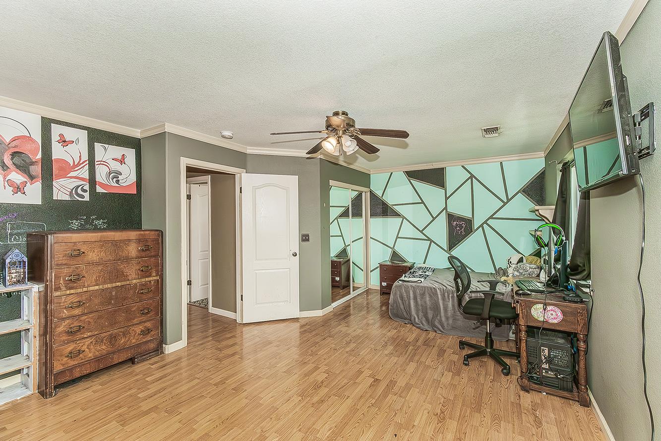 671 Cambria Ln, Lemoore, CA 93245