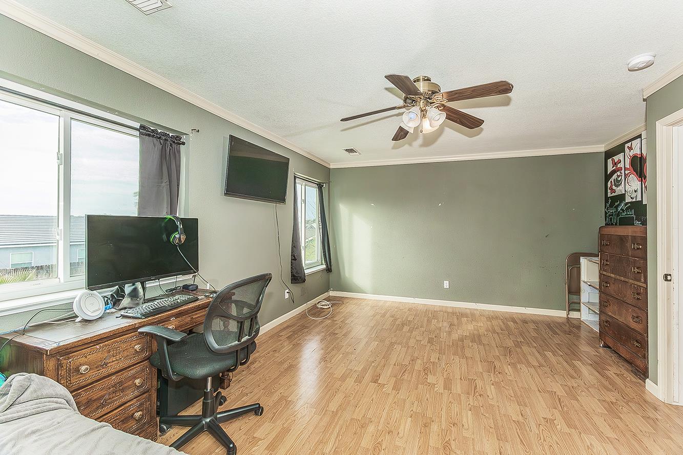 671 Cambria Ln, Lemoore, CA 93245