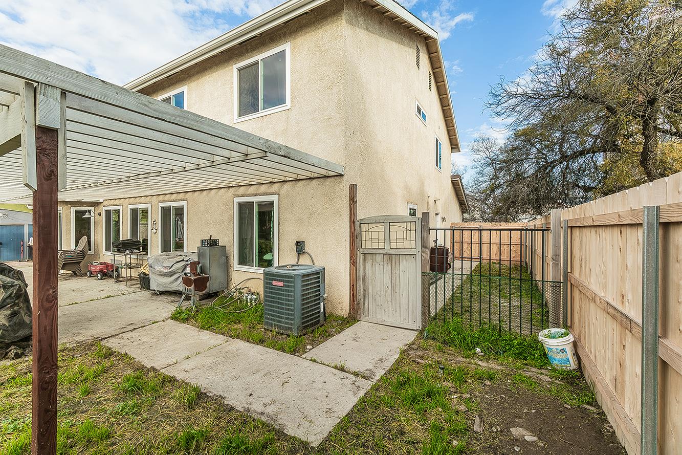 671 Cambria Ln, Lemoore, CA 93245