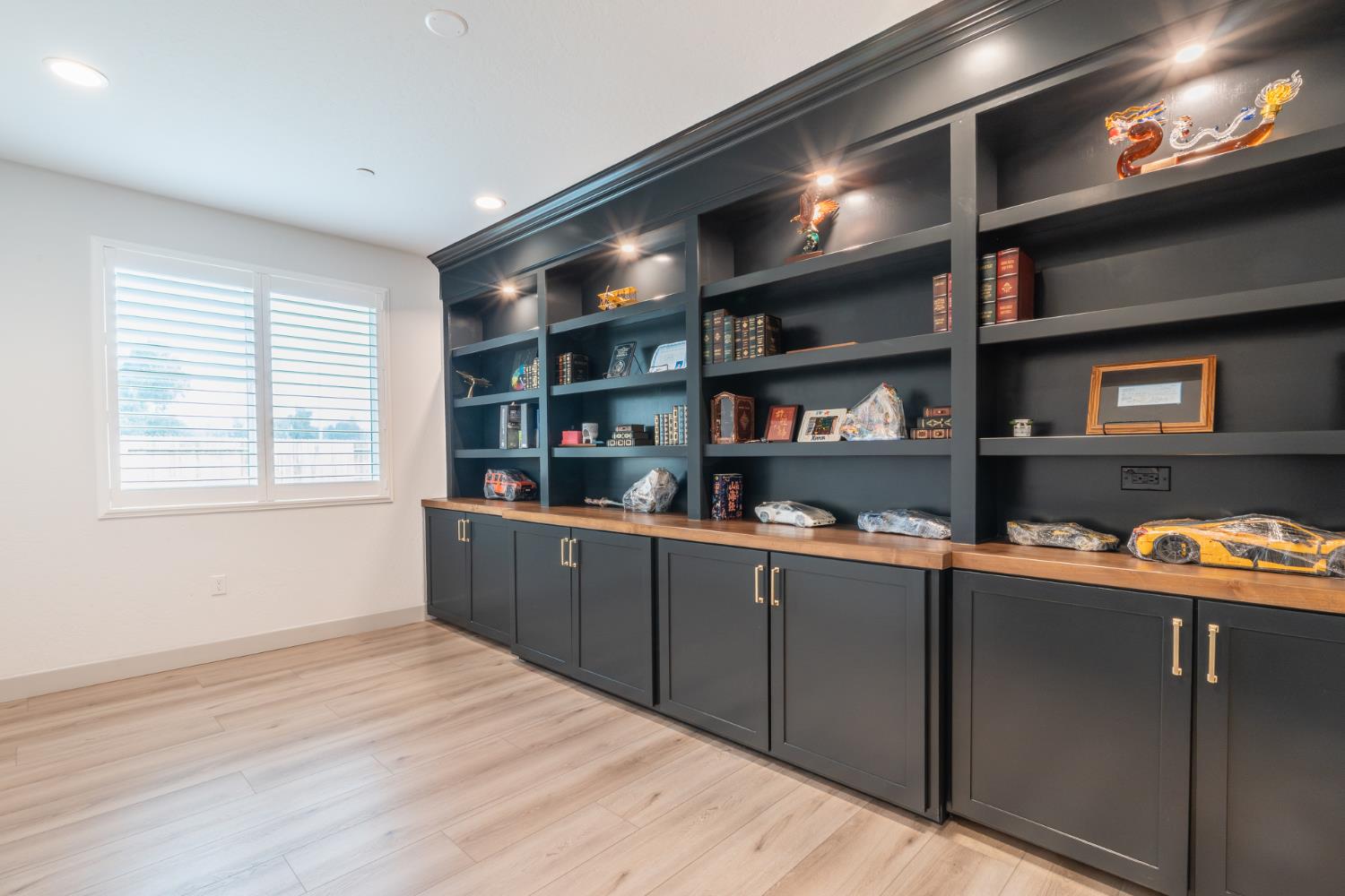 6141 E Peralta Way, Fresno, CA 93727