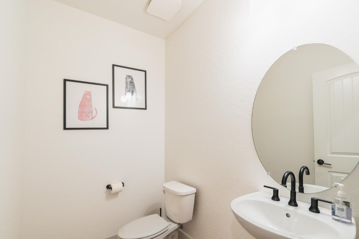 6141 E Peralta Way, Fresno, CA 93727