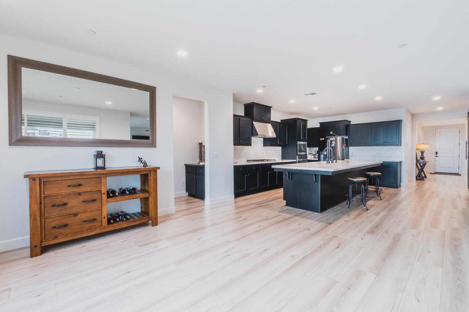 6141 E Peralta Way, Fresno, CA 93727