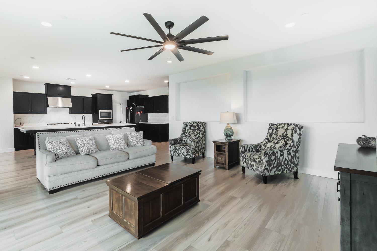 6141 E Peralta Way, Fresno, CA 93727