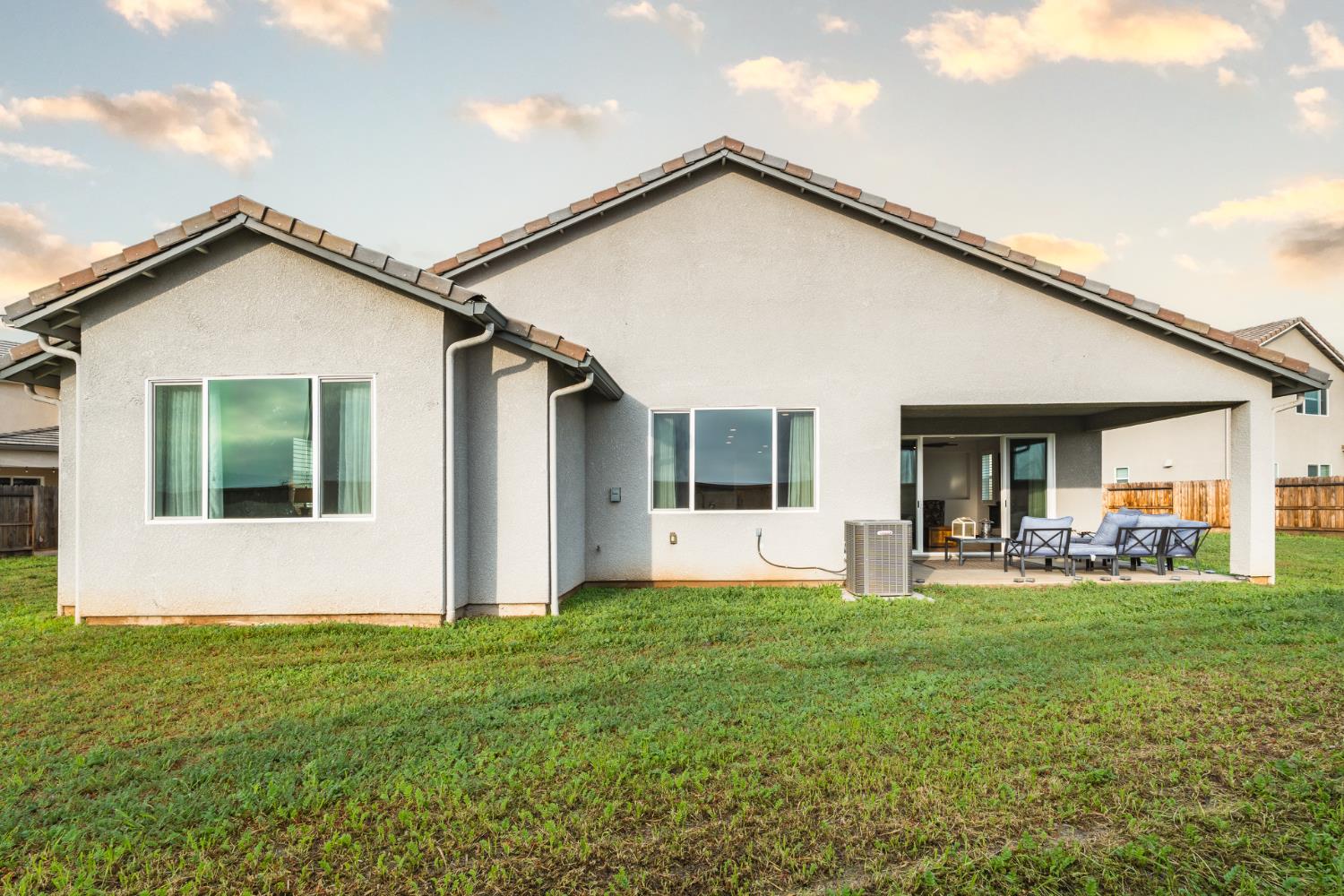 6141 E Peralta Way, Fresno, CA 93727