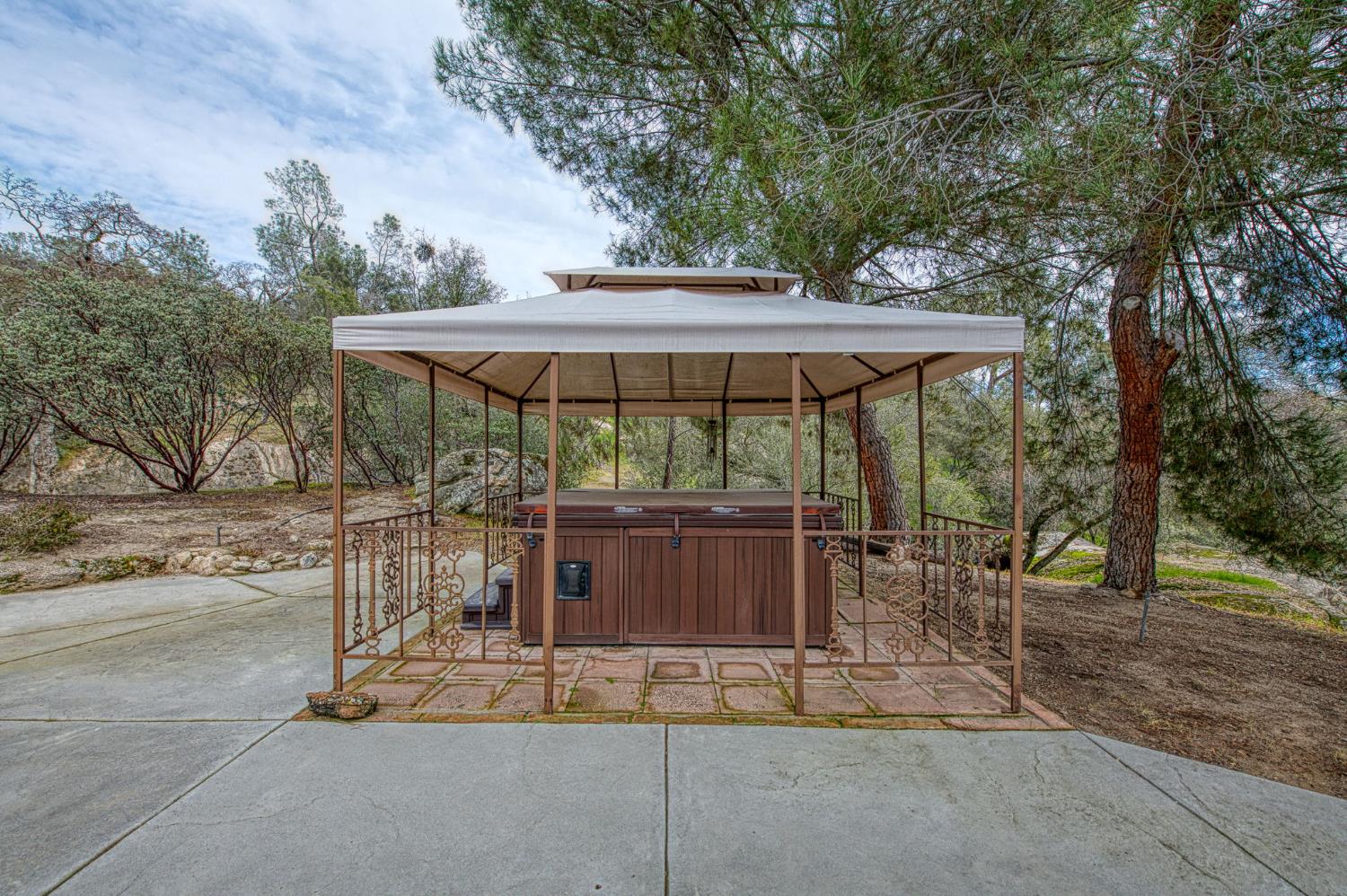 41961 Long Hollow Dr, Coarsegold, CA 93614