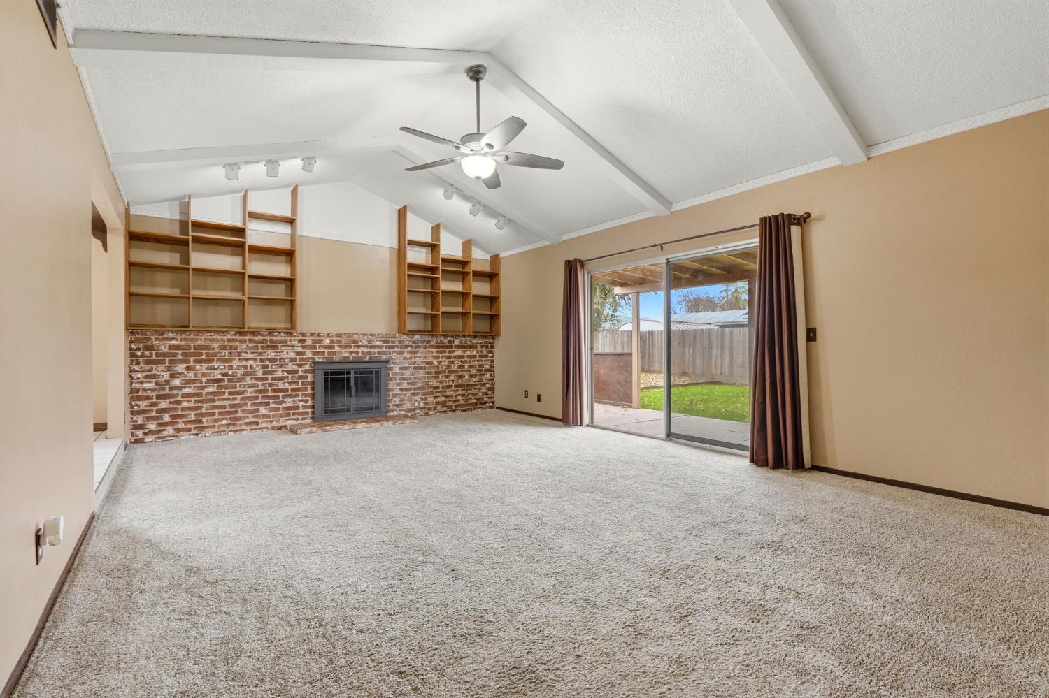 1721 Beverly Ave, Clovis, CA 93611